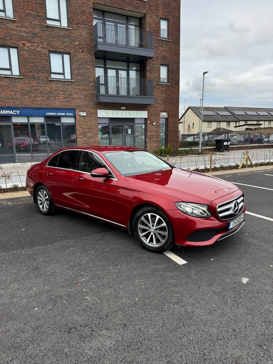 Mercedes-Benz 220D - Image 1