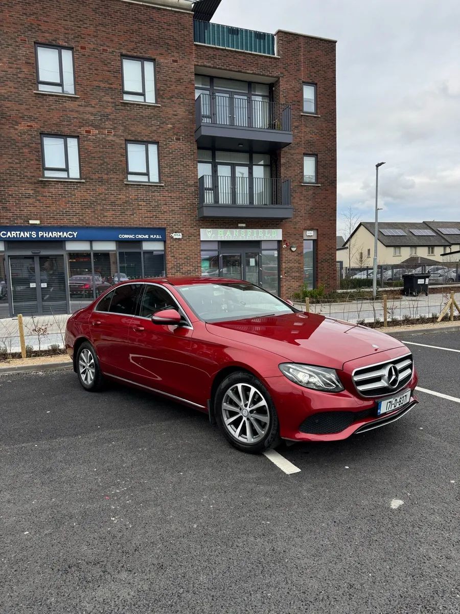 Mercedes-Benz 220D - Image 2