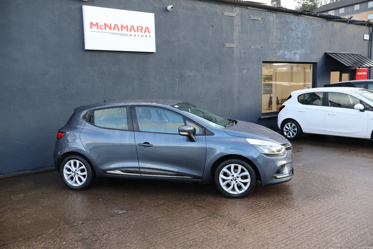 Renault Clio Dynamique S NAV 51,000Km Exceptional! - Image 2
