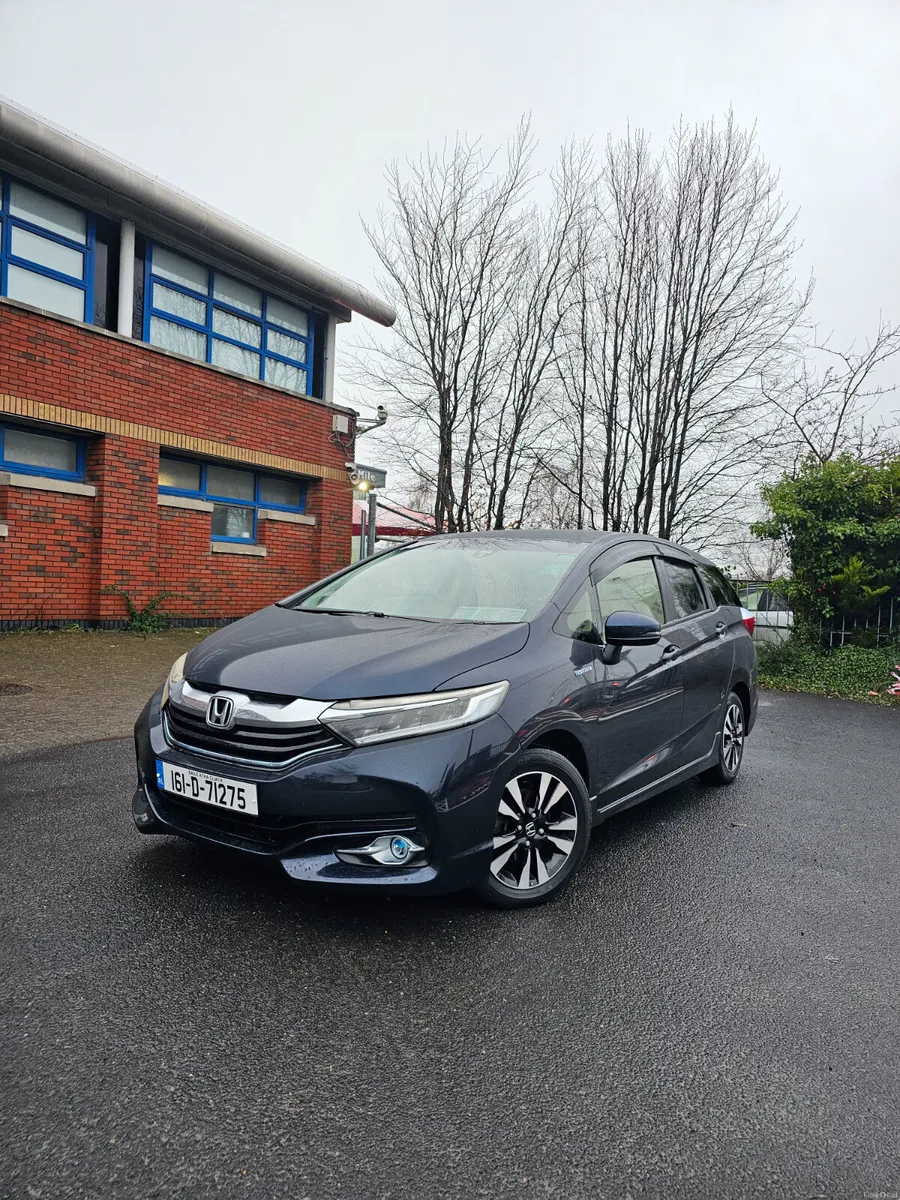 Honda Shuttle Hybrid 1.5 Automatic - Image 1