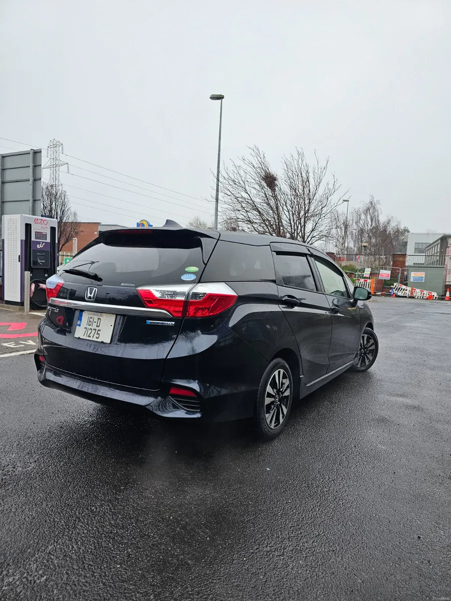 Honda Shuttle Hybrid 1.5 Automatic - Image 2