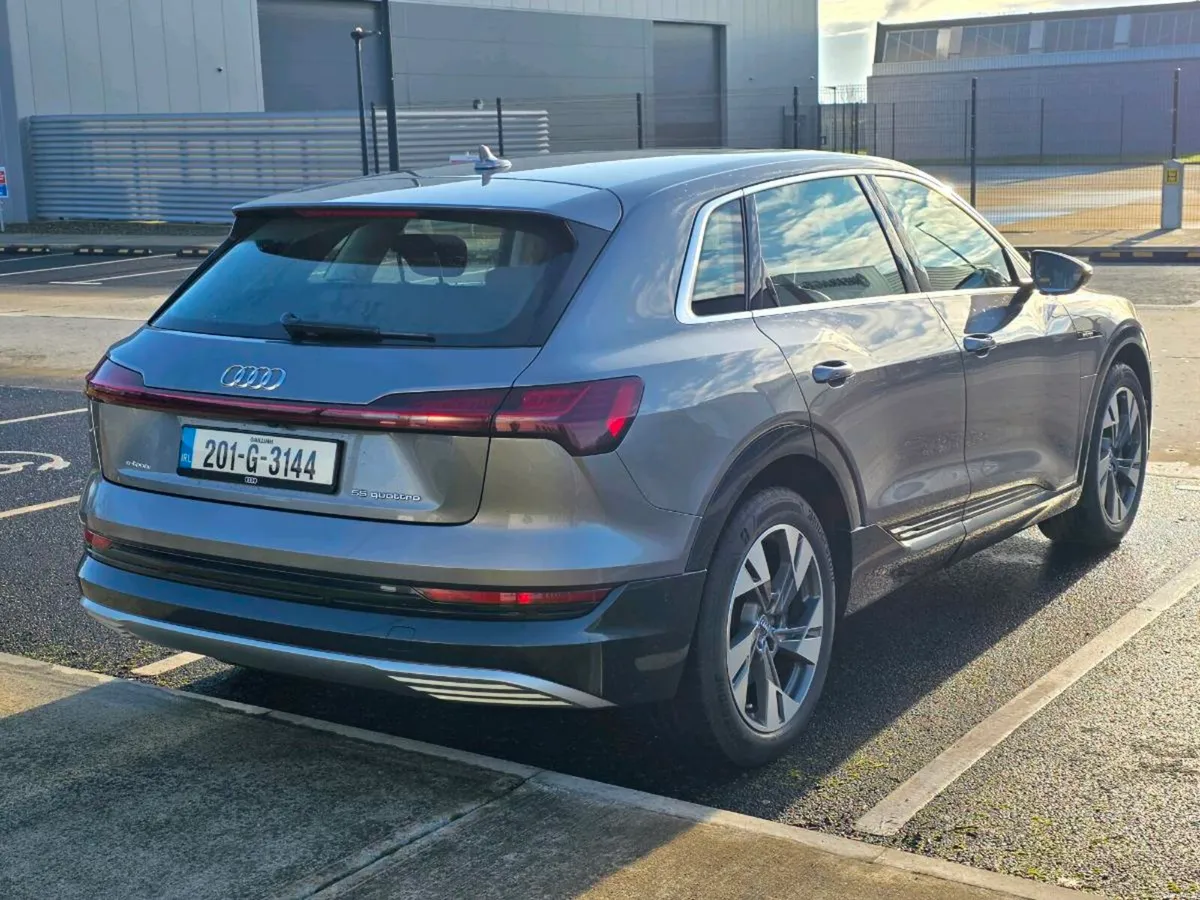 Audi e-tron 55 quattro | HUD | Pan Roof | Warranty - Image 4