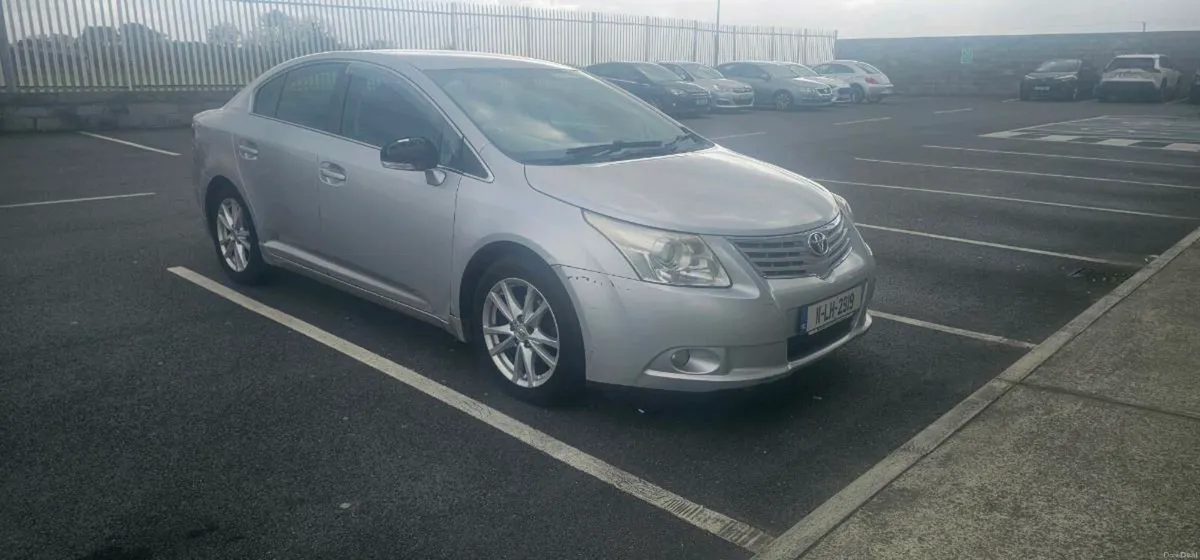 Toyota Avensis 2011 - Image 2
