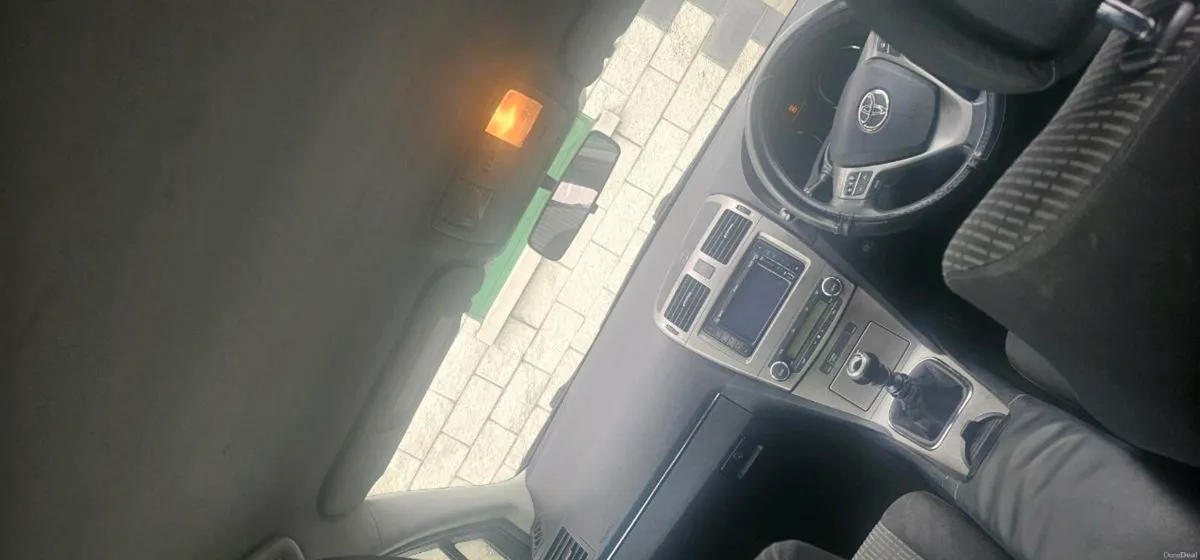 Toyota Avensis 2011 - Image 3