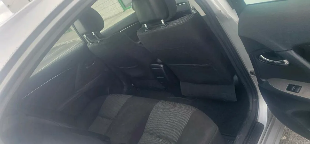 Toyota Avensis 2011 - Image 4