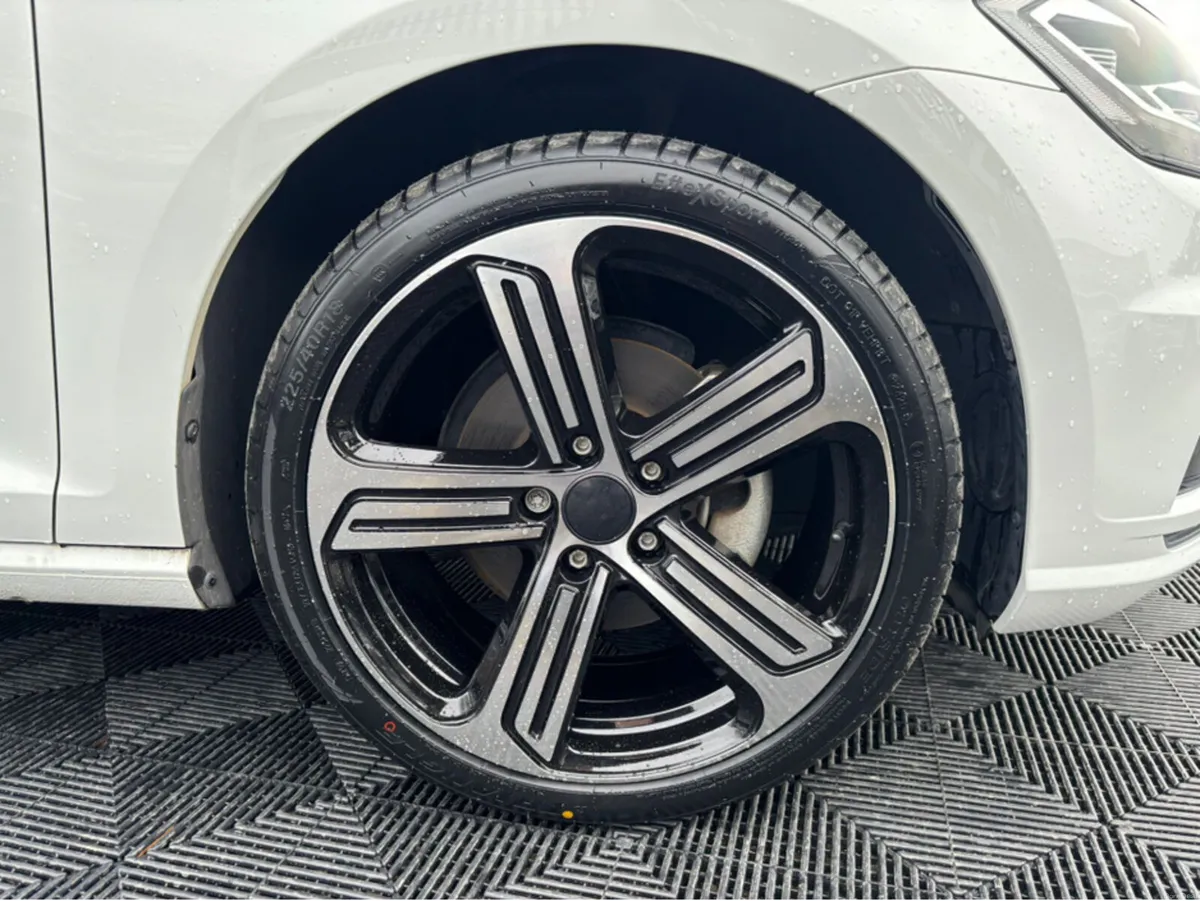 Volkswagen Golf VW Golf 1.2 TSI, petrol, auto, 18& - Image 3