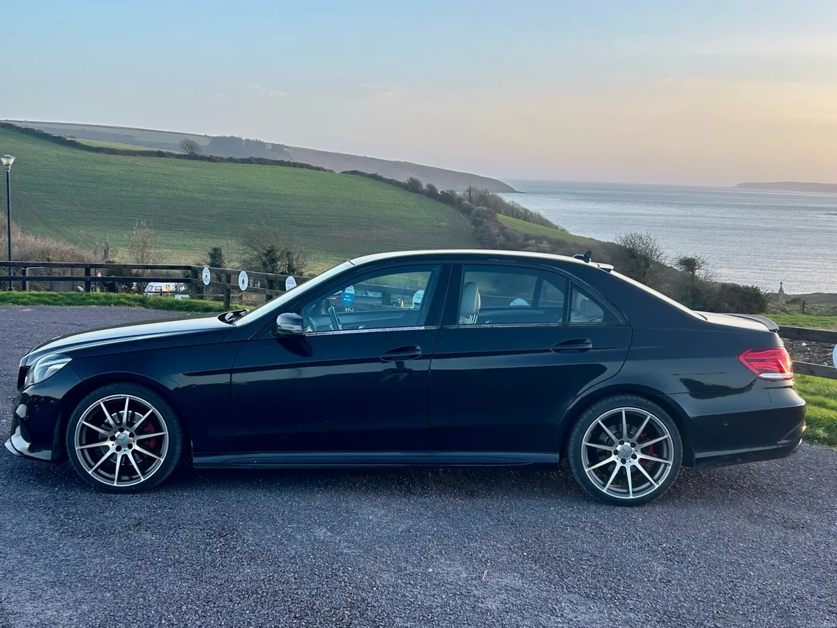 Mercedes-Benz E220 Nightline AMG - FULL S.HISTORY - Image 4
