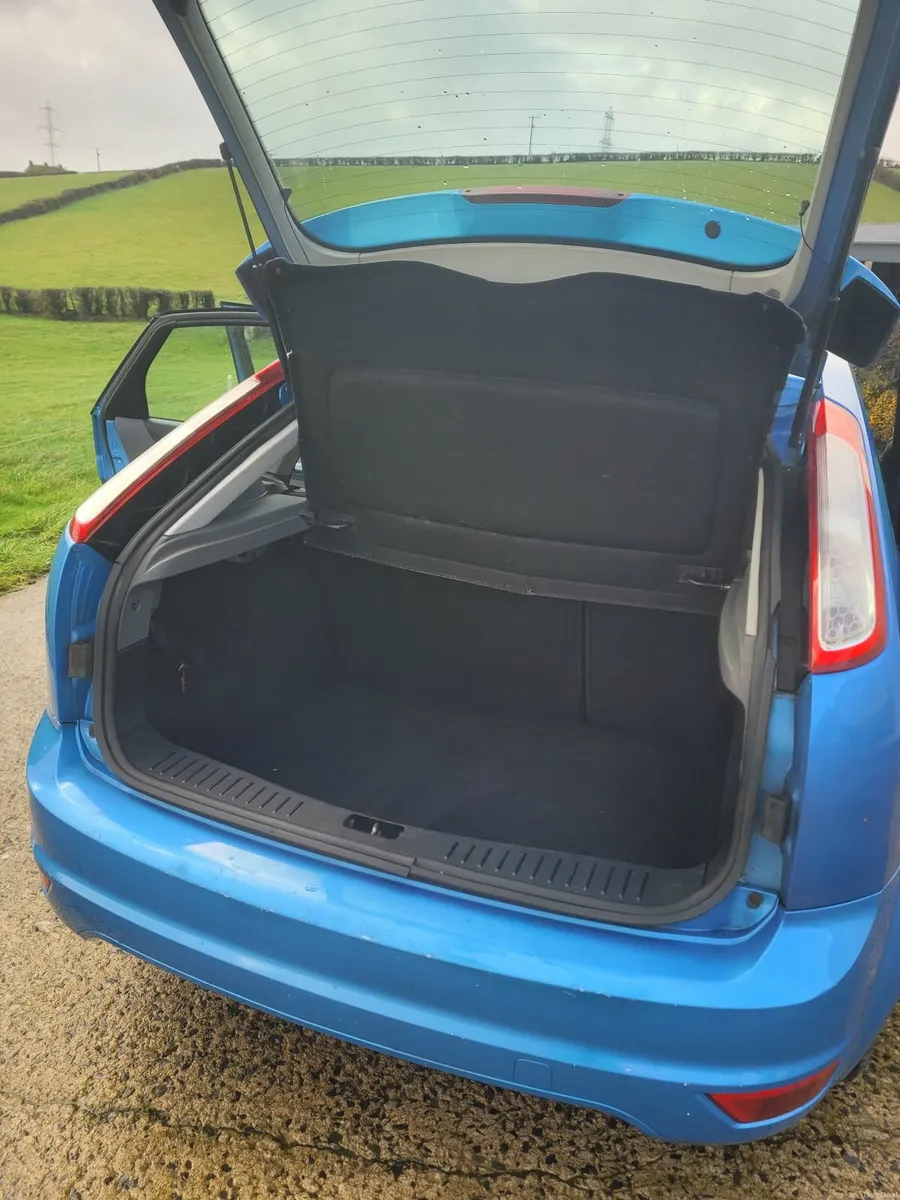 Ford Focus 2010 - Image 3