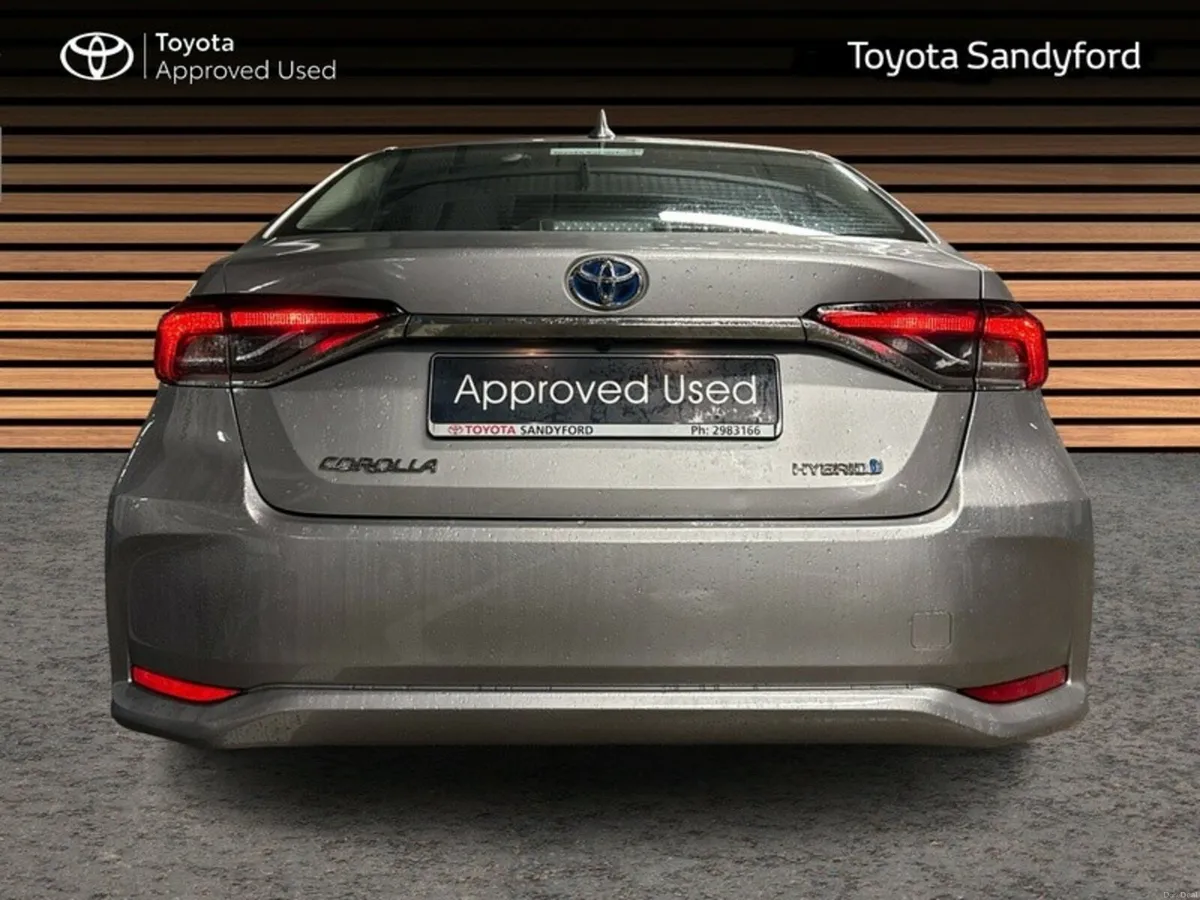 Toyota Corolla HYBRID LUNA AUTO SALOON // TOYOTA S - Image 4