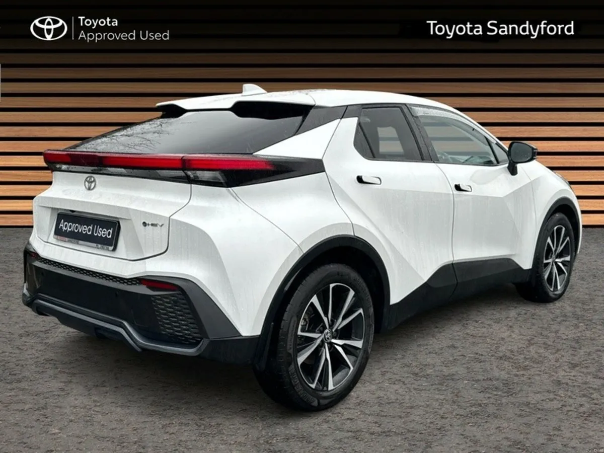 Toyota C-HR HYBRID SPORT // HEATED SEATS // APPLE - Image 2
