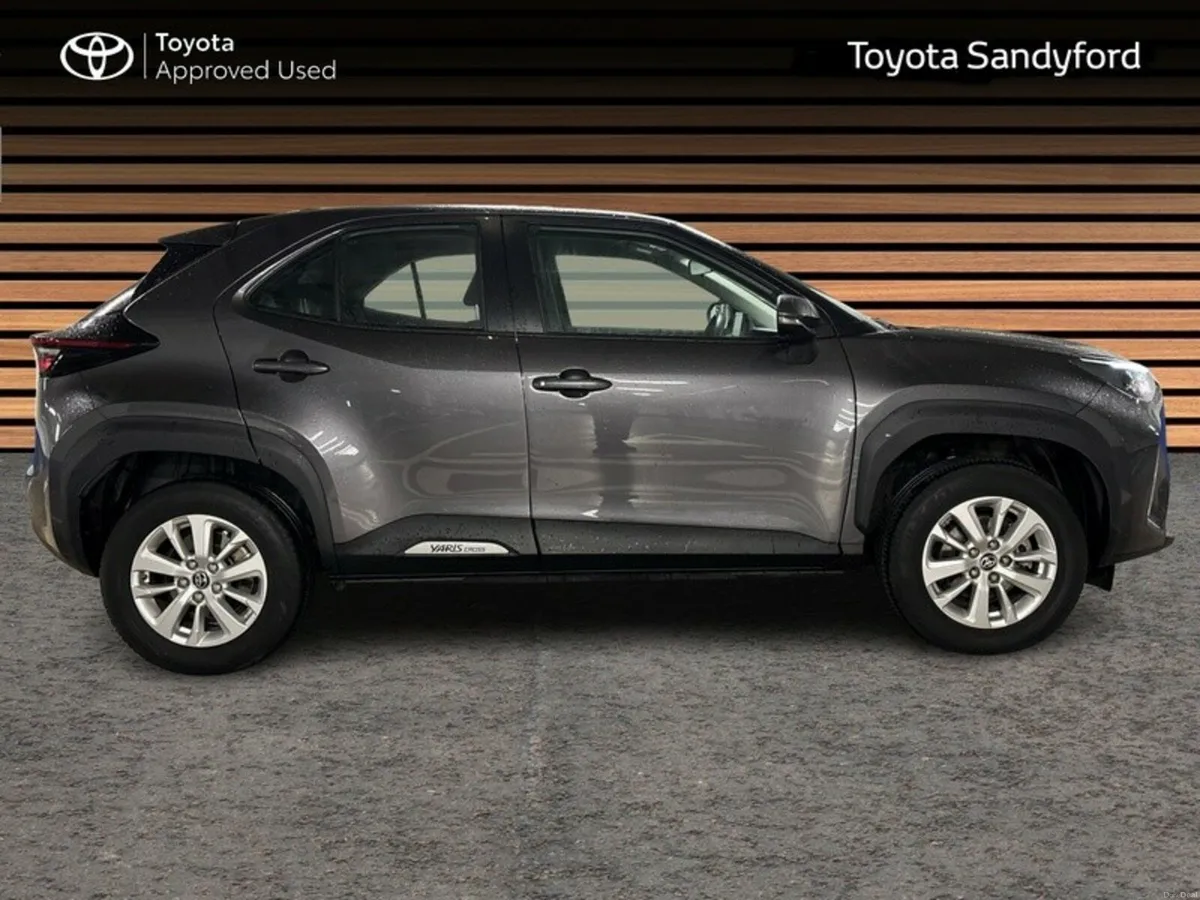 Toyota Yaris Cross LUNA HYBRID AUTOMATIC // REAR C - Image 3