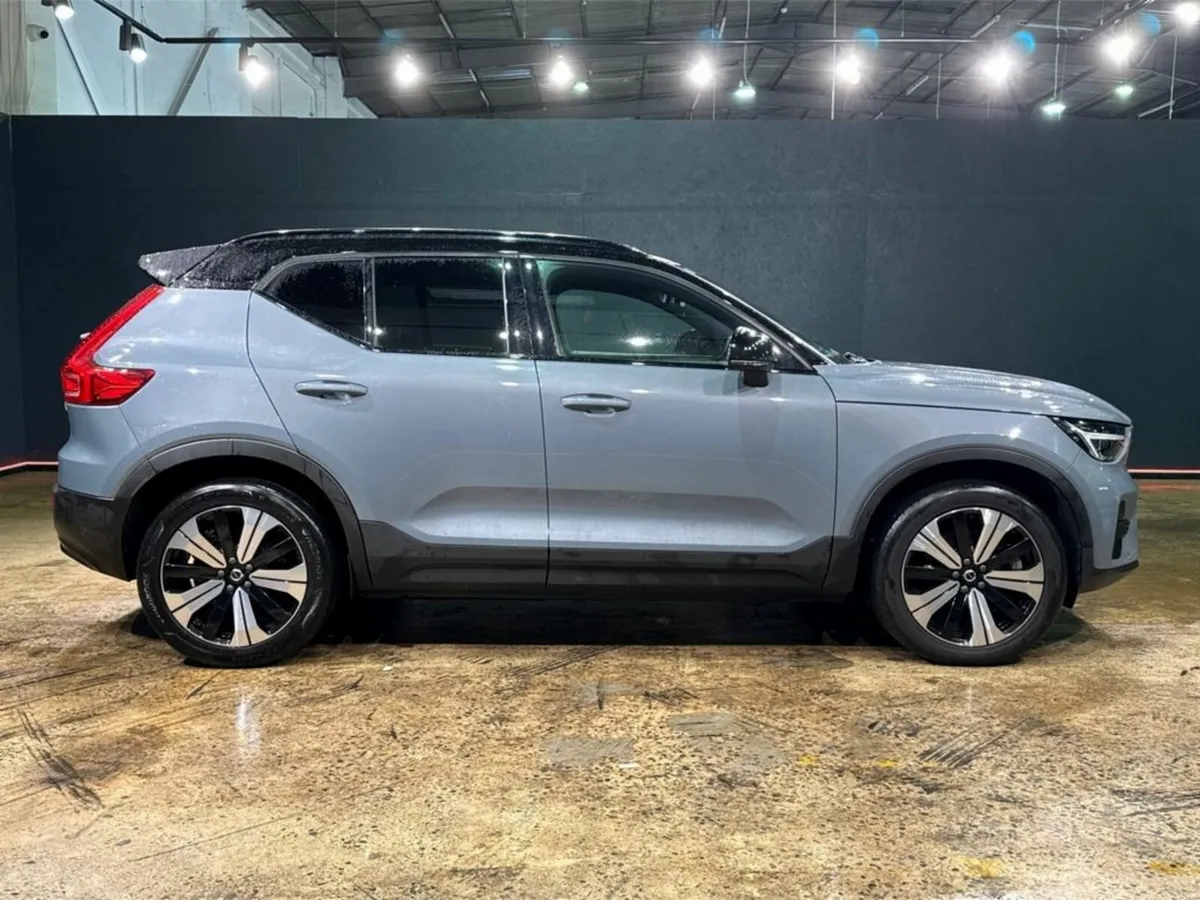 Volvo XC40 PLUG-IN ELECTRIC VEHICLE - RECHARGE COR - Image 3
