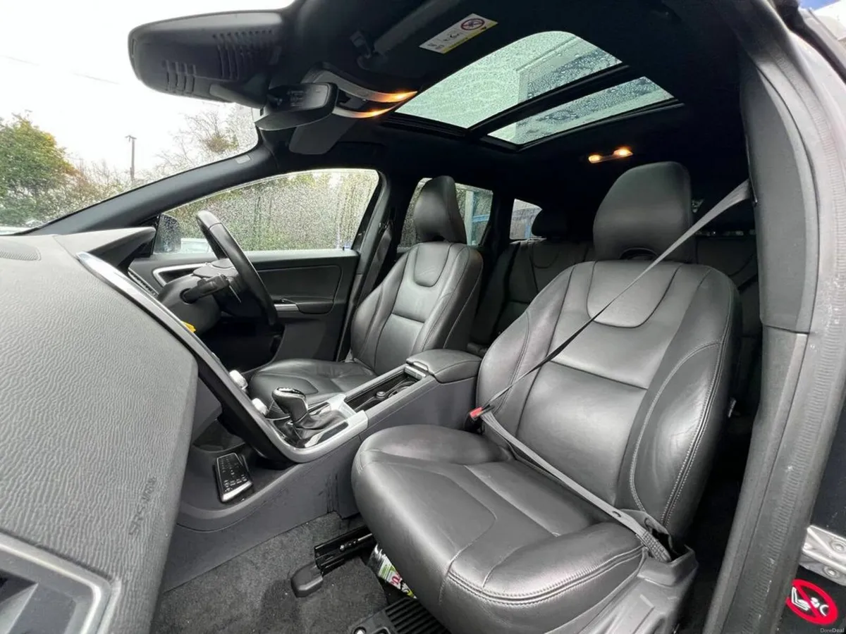 Volvo XC60 D4 CLASSIC 2.0 D // OPENING PAN ROOF // - Image 2