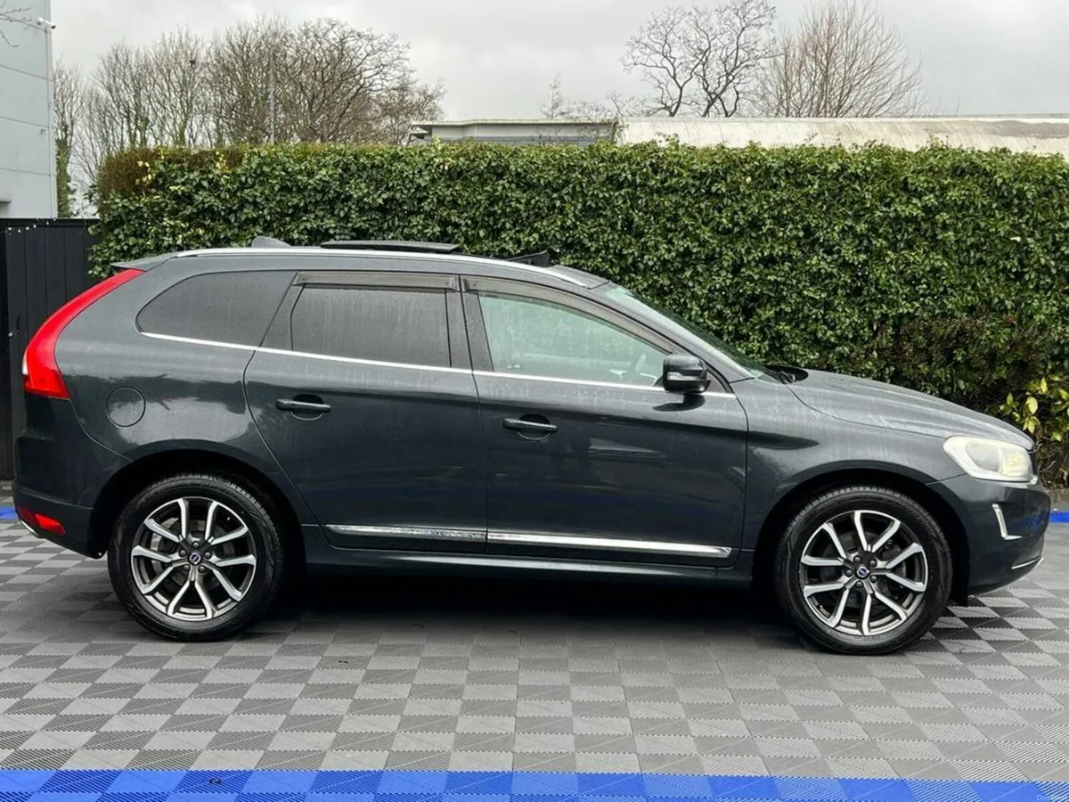 Volvo XC60 D4 CLASSIC 2.0 D // OPENING PAN ROOF // - Image 4