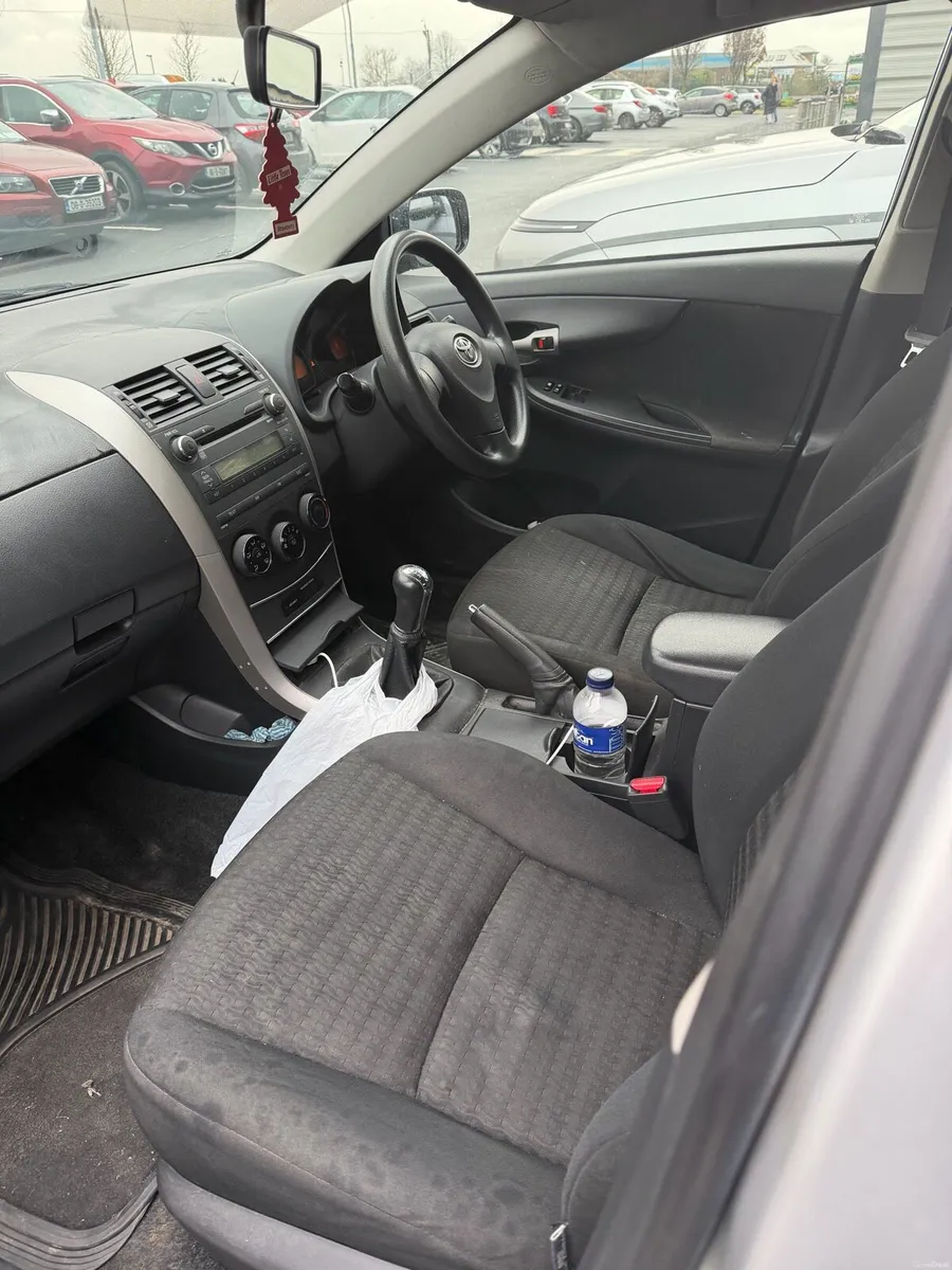 Toyota Corolla saloon - Image 1