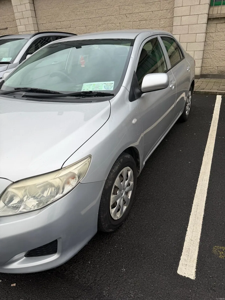 Toyota Corolla saloon - Image 3