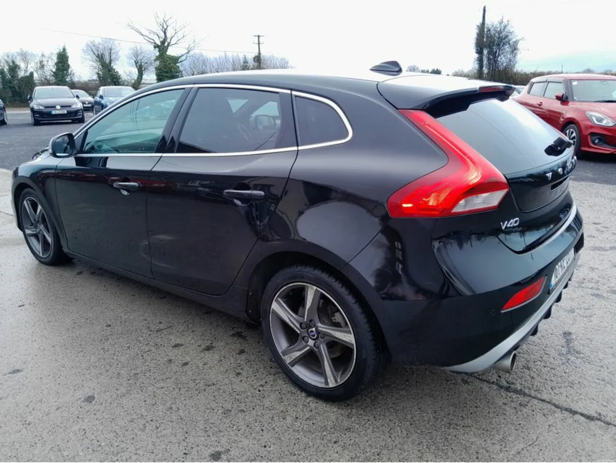 Volvo V40 D2 R-DESIGN ED 5DR - Image 4