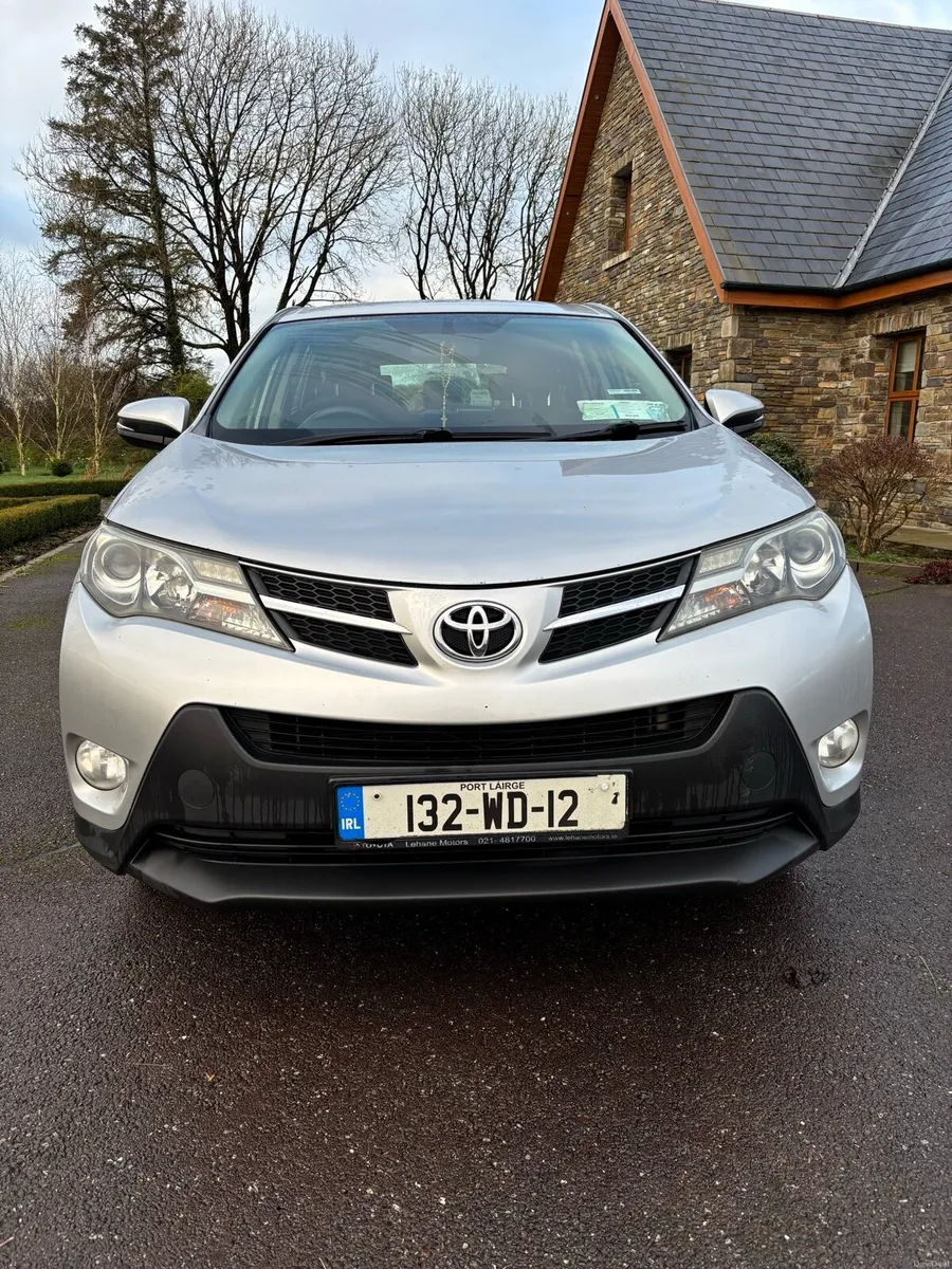 Toyota RAV4 Aura - Image 2