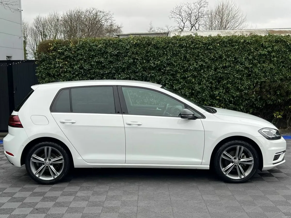 Volkswagen Golf HIGHLINE 2.0 TDI // LEATHER HEATED - Image 2