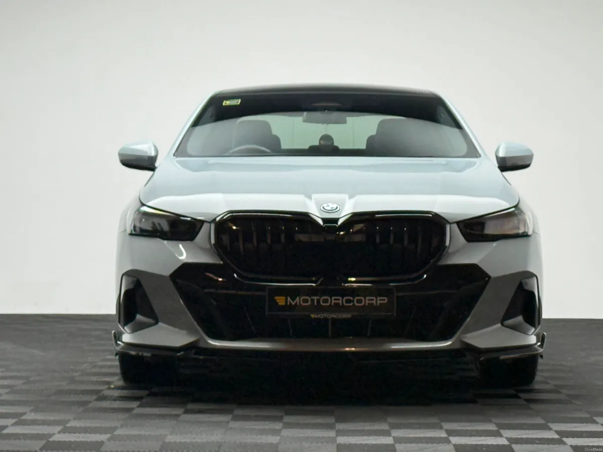 BMW 5-Series 550E M SPORT PRO XDRIVE - Image 2
