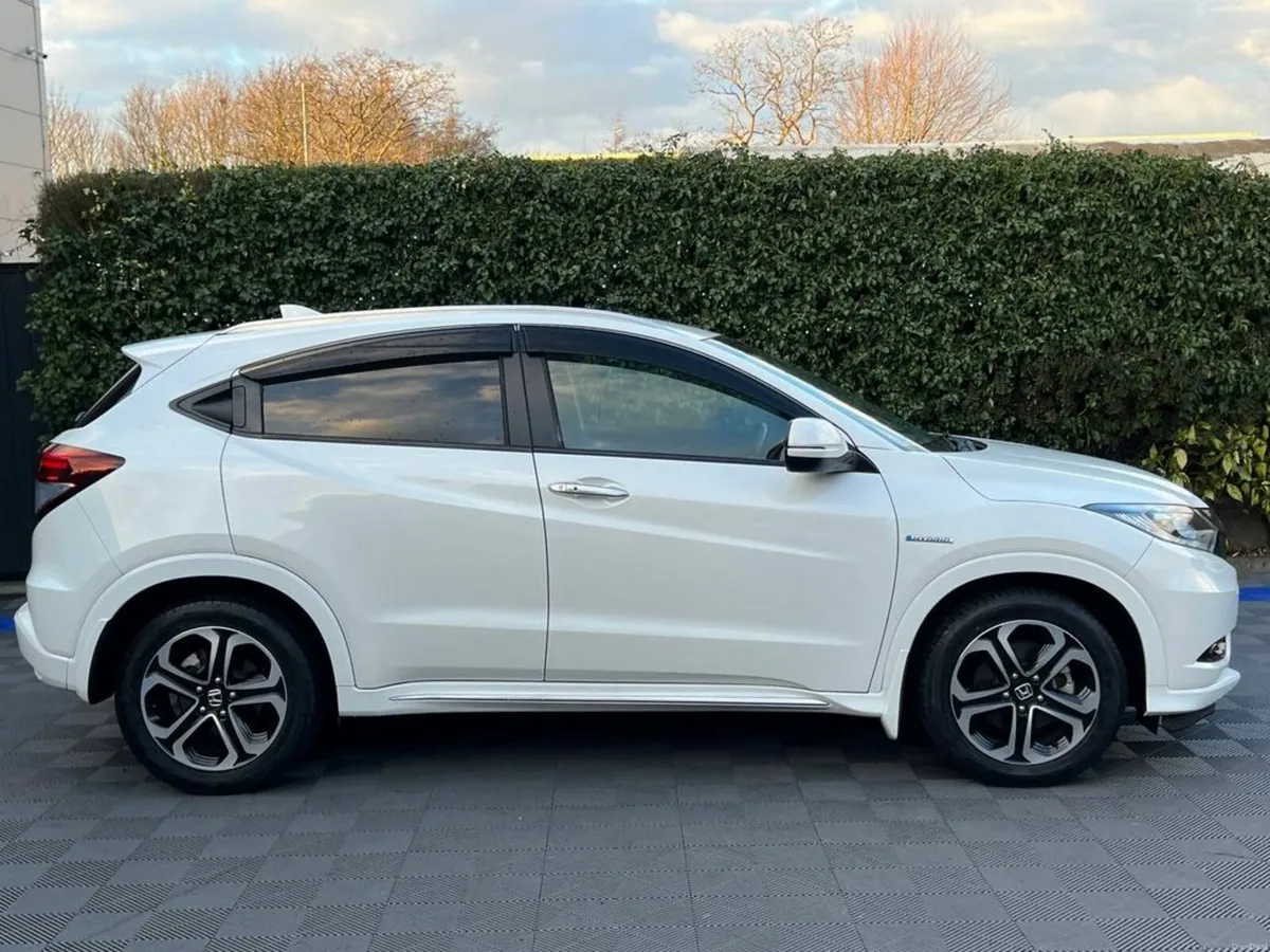 Honda Vezel 1.5 HYBRID // HALF LEATHER HEATED SEAT - Image 2