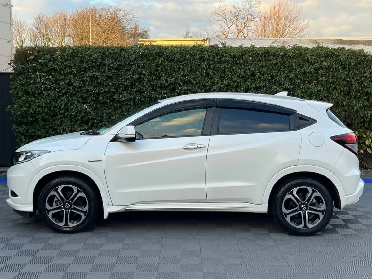 Honda Vezel 1.5 HYBRID // HALF LEATHER HEATED SEAT - Image 3