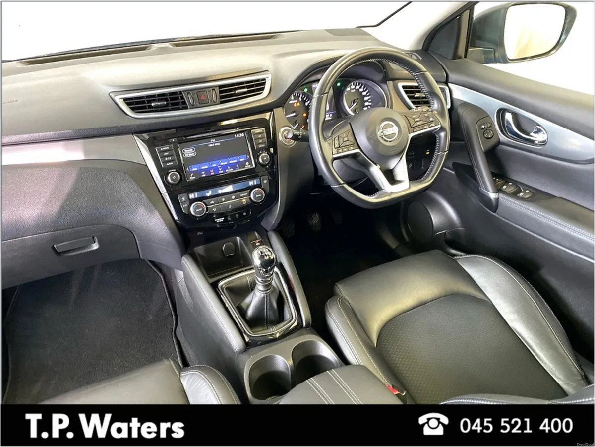 Nissan Qashqai 1.3 SV PREMIUM - PANORAMIC ROOF - H - Image 2