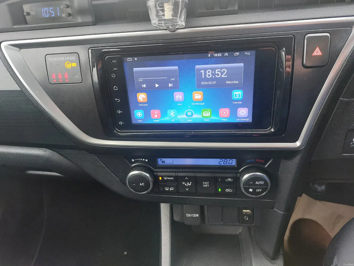 Toyota Auris 2014 - Image 2