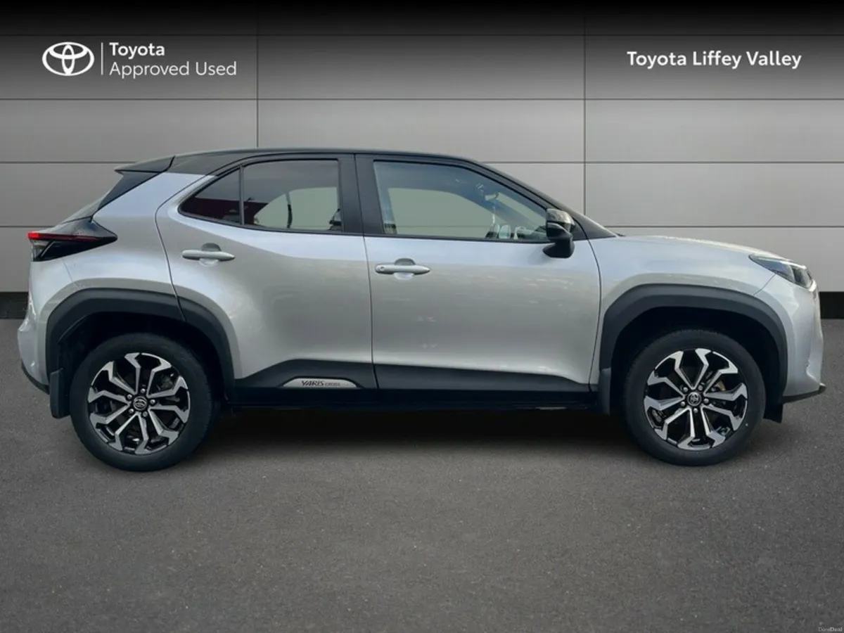 Toyota Yaris Cross YARIS CROSS LUNA SPORT - Image 3