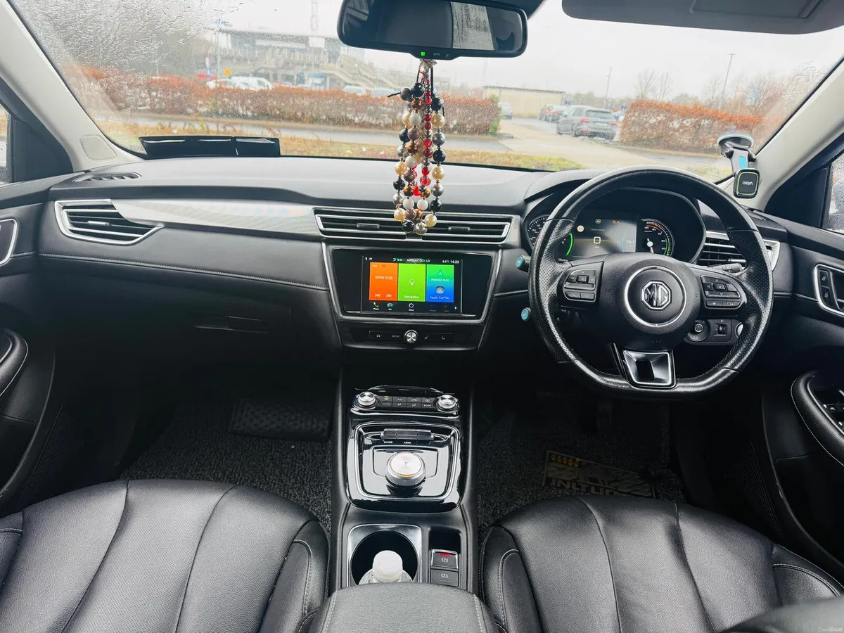 222 MG MG5 EV Exlusive Estate LEATHER PACKAGE - Image 6