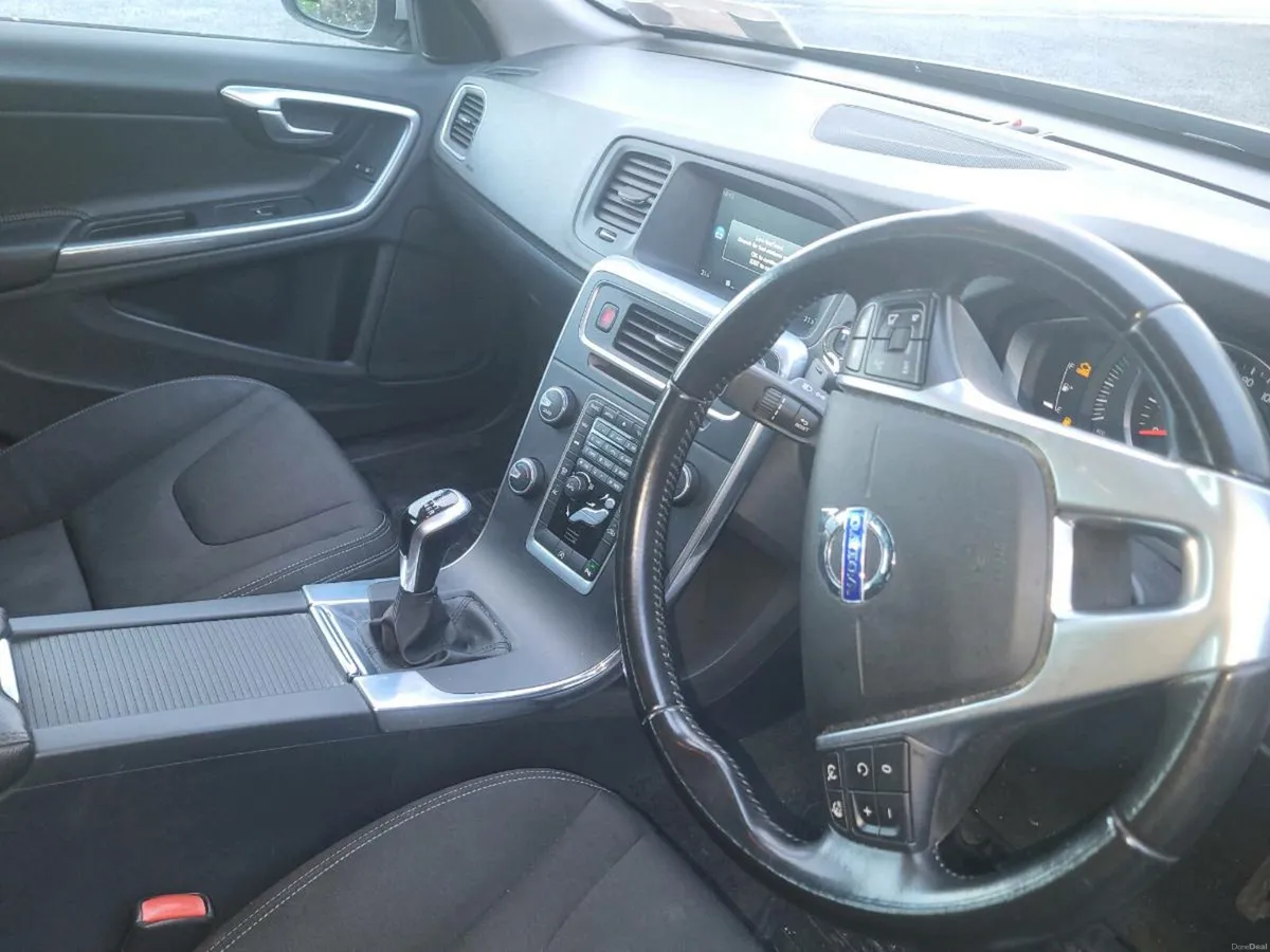 Volvo V 60 Estate 190hp - Image 4