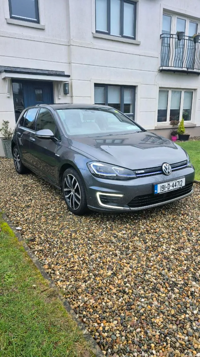 Volkswagen 2019 eGolf Comfort Line - Image 1