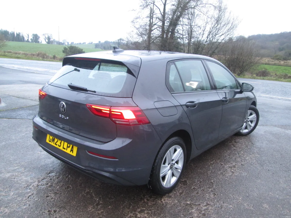 2023  VOLKSWAGEN  GOLF  1.5  TSI  130  LIFE  5DR - Image 4