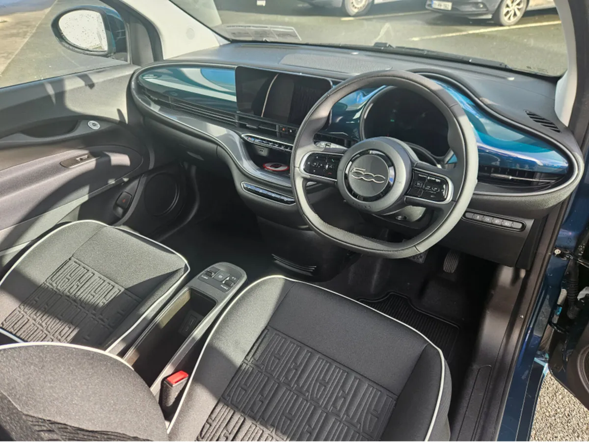 Fiat 500e ICON 42KWH 3DR AUTO - Image 3