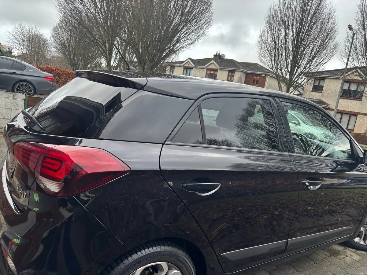 Hyundai i20 Deluxe - Image 2