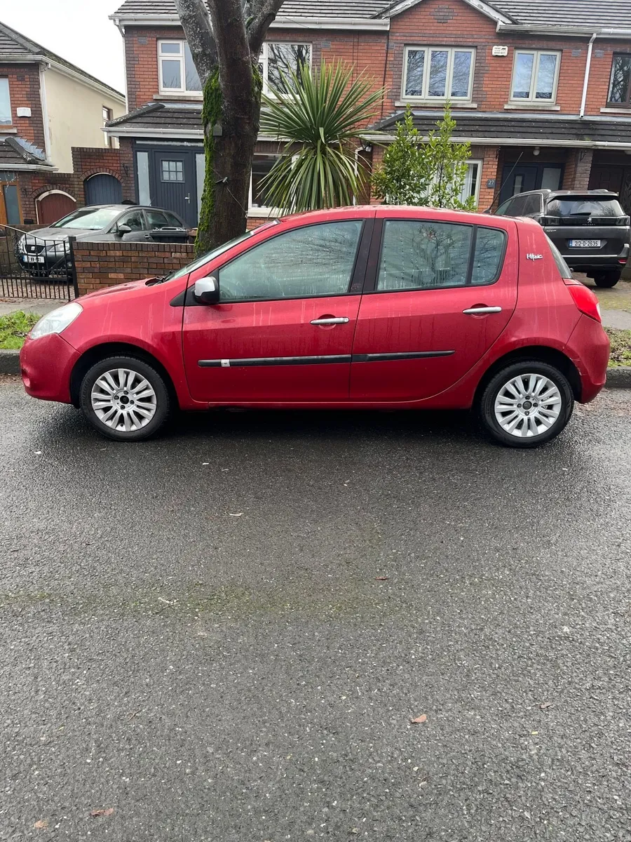 Renault Clio 2010 - Image 1
