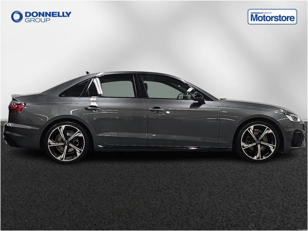 Audi A4 Saloon Black Edition - Image 3