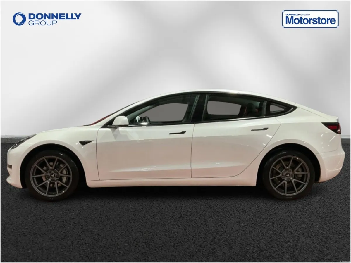 Tesla Model 3 Saloon - Image 3