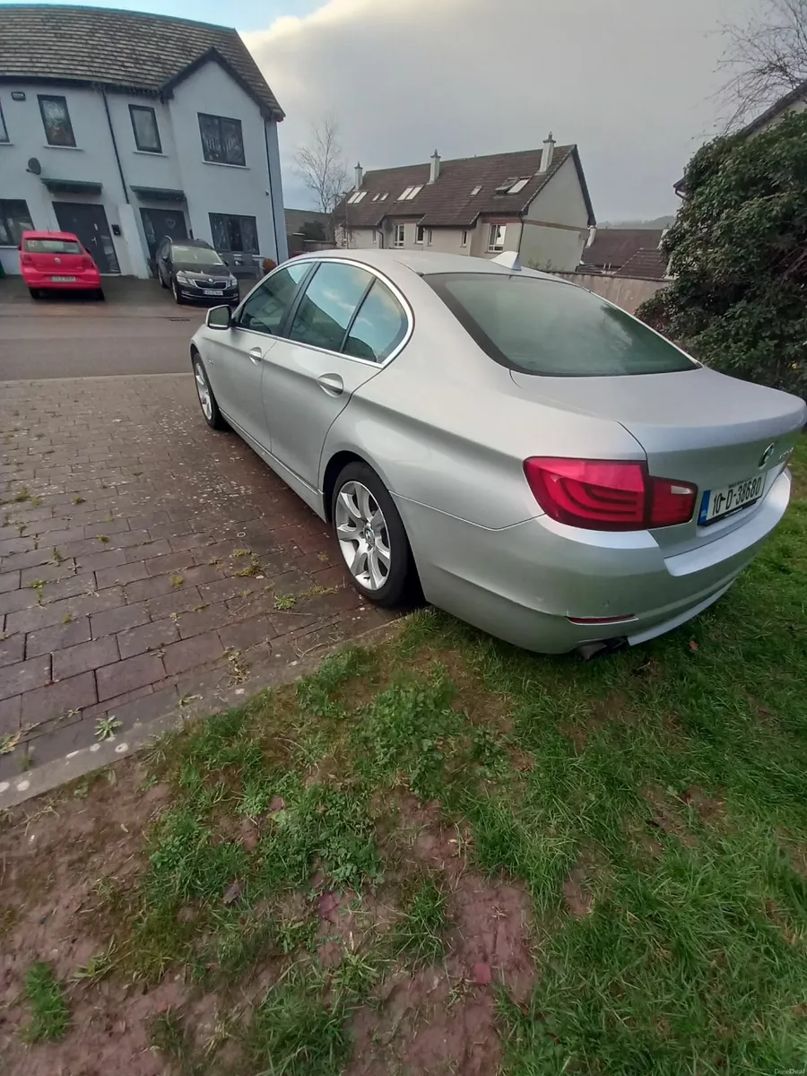 BMW 5-Series 2010 - Image 4