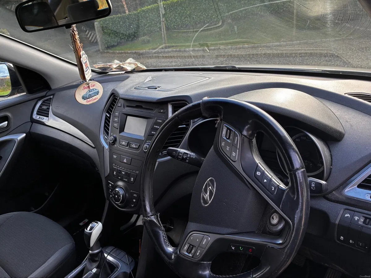 Hyundai Santa Fe 2013 - Image 2