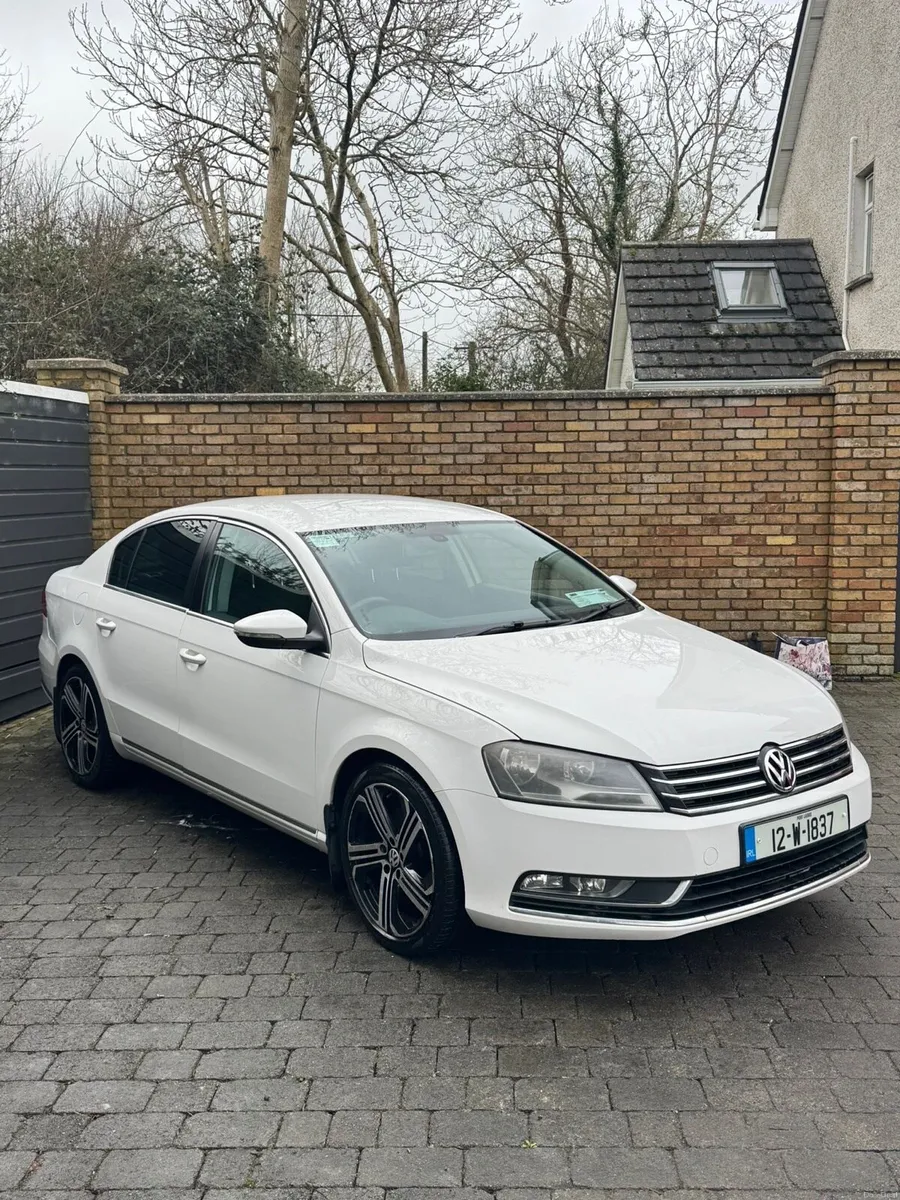 Volkswagen Passat - Image 1