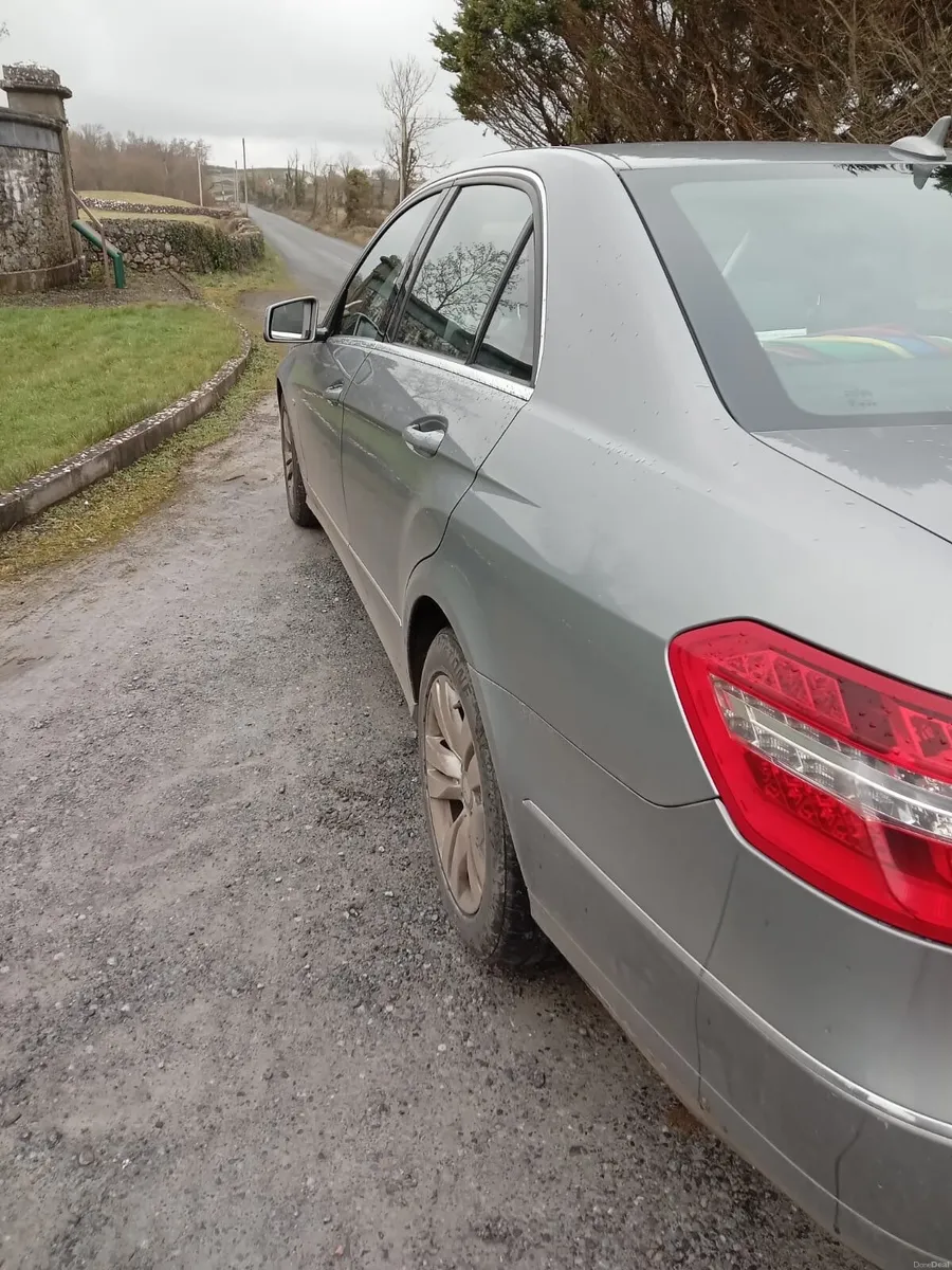 Mercedes-Benz E-Class 2010 - Image 3
