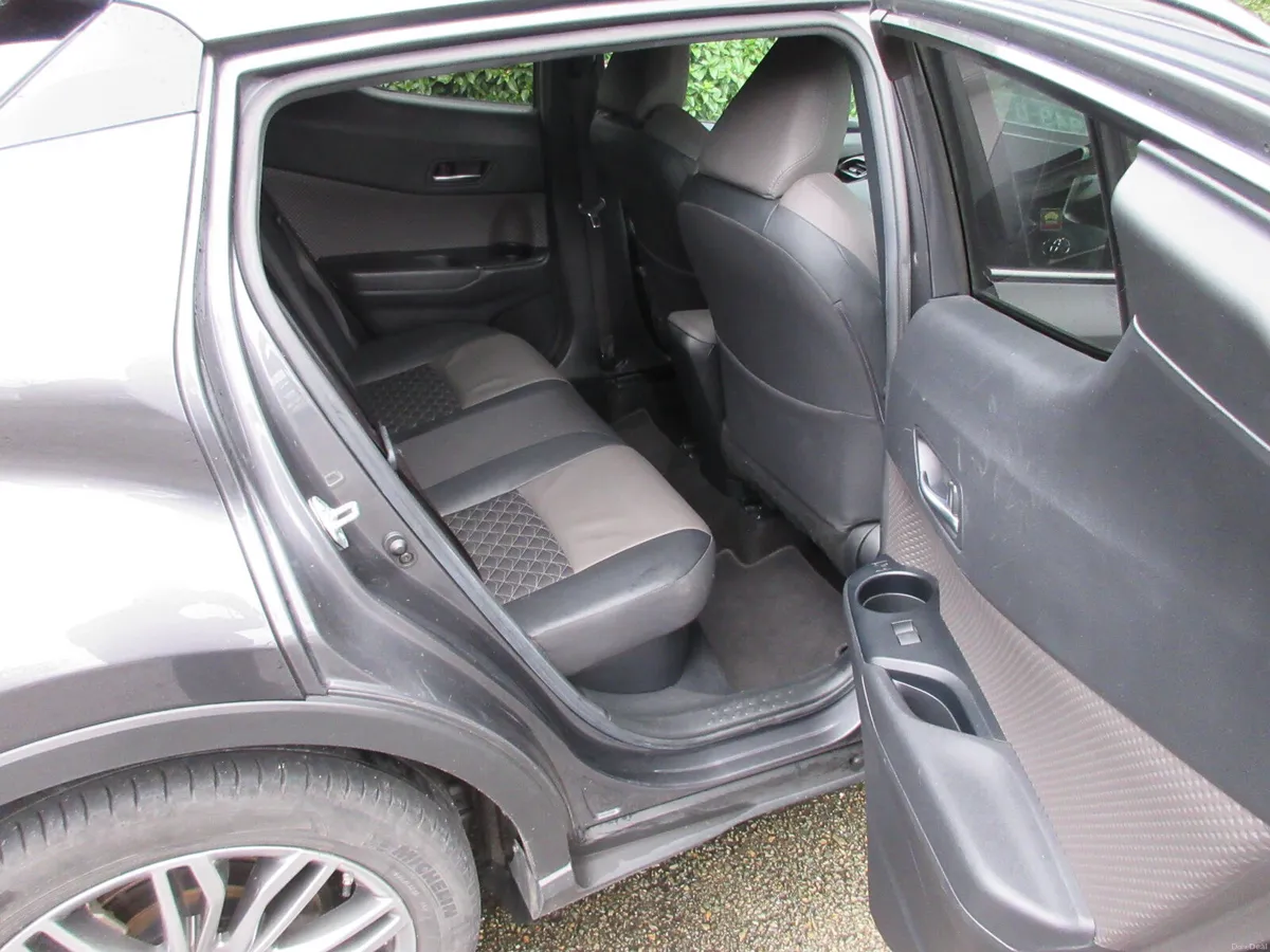 Toyota C-HR 1.8 HYBRID SOL - Image 4