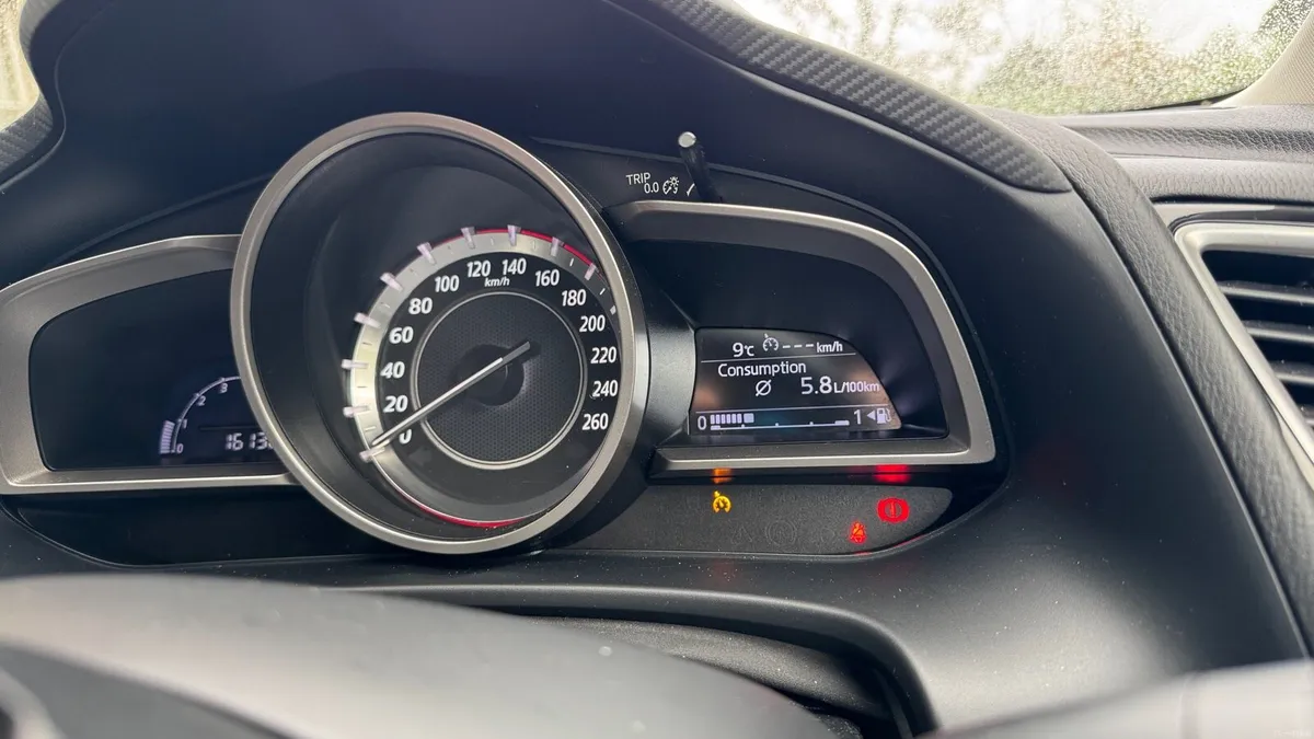 Mazda 3 2.2 diesel Exec Nav - Image 2