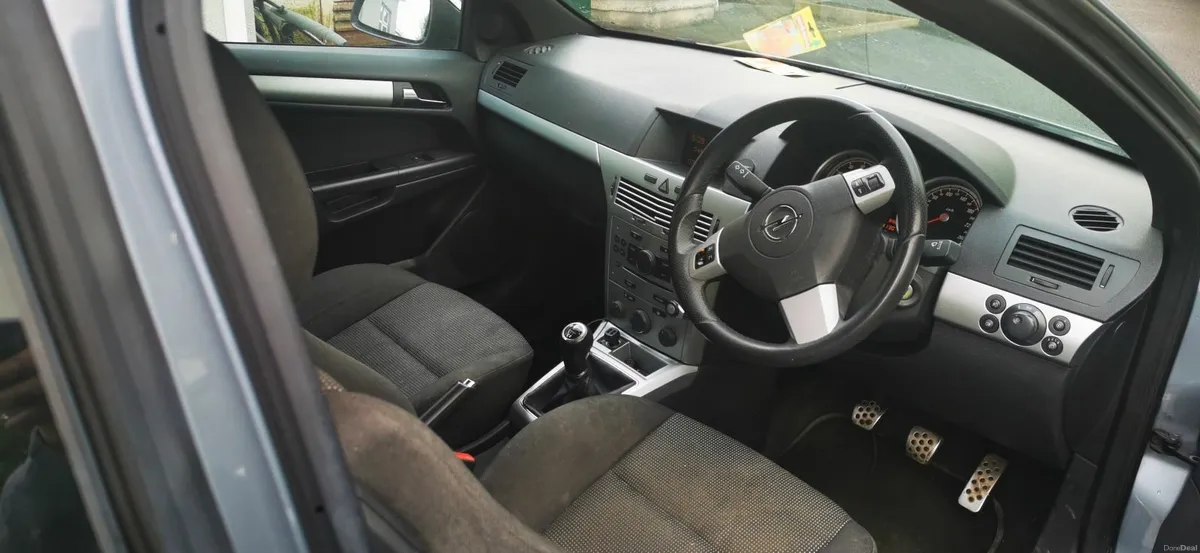 Opel Astra 2008 - Image 2