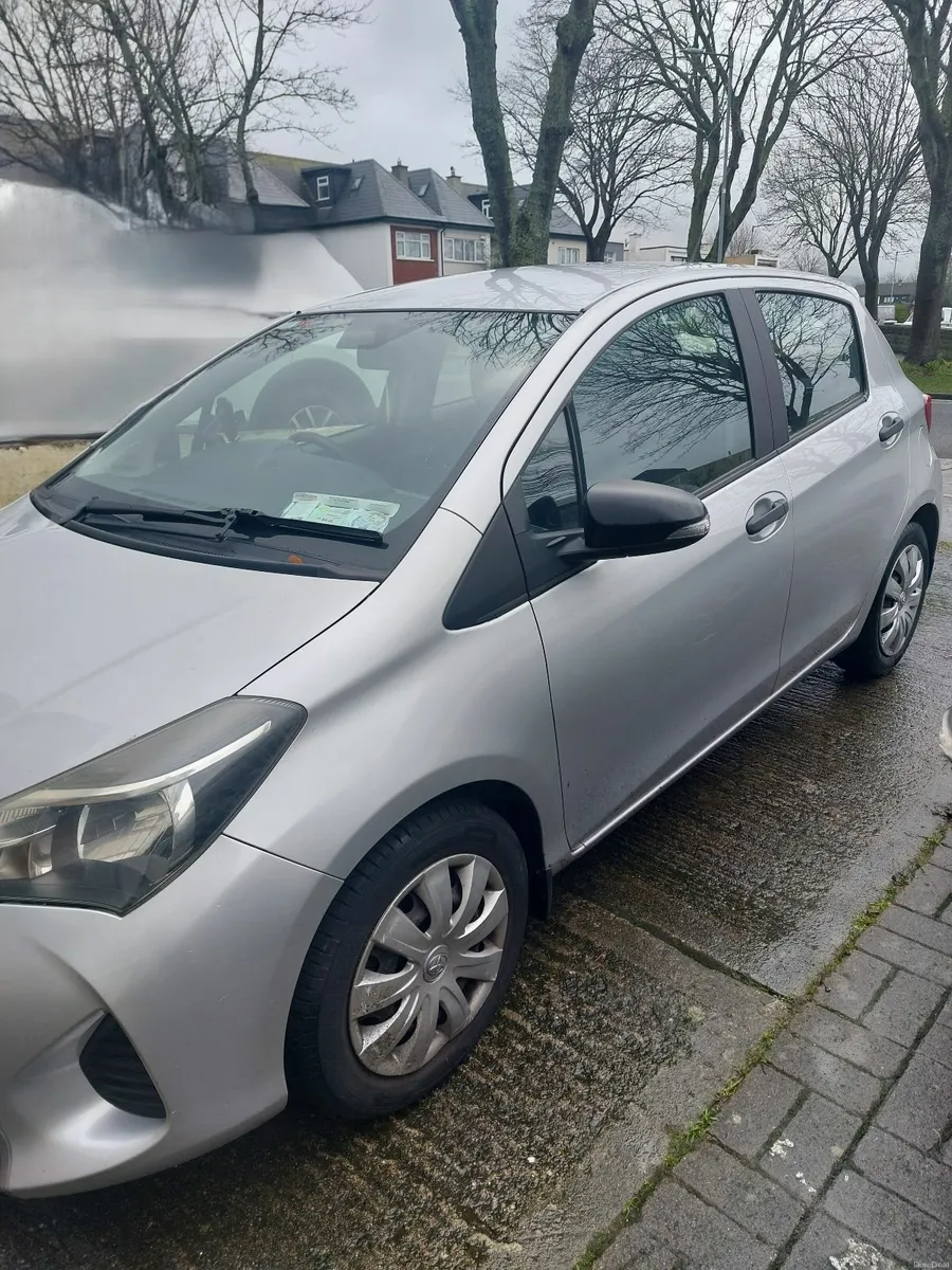 Toyota Yaris 2015 - Image 2