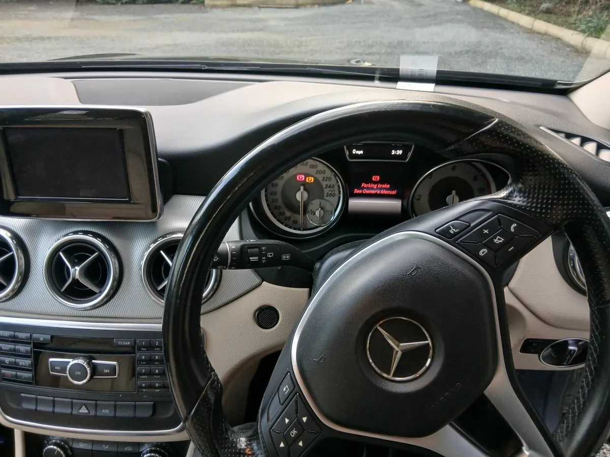 Mercedes-Benz GLA 2014 - Image 4