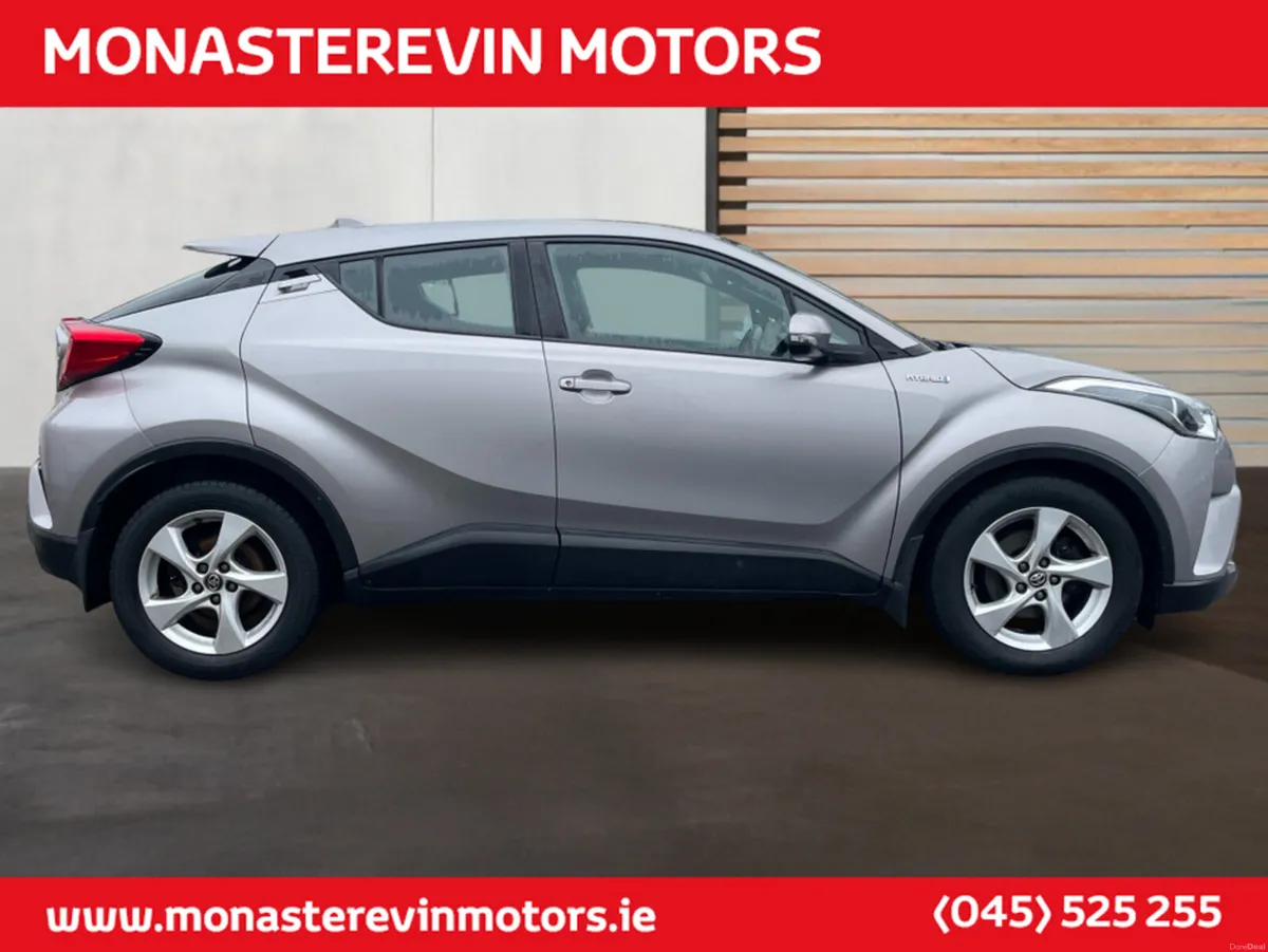 Toyota C-HR HYBRID LUNA 4DR AUTO - Image 3
