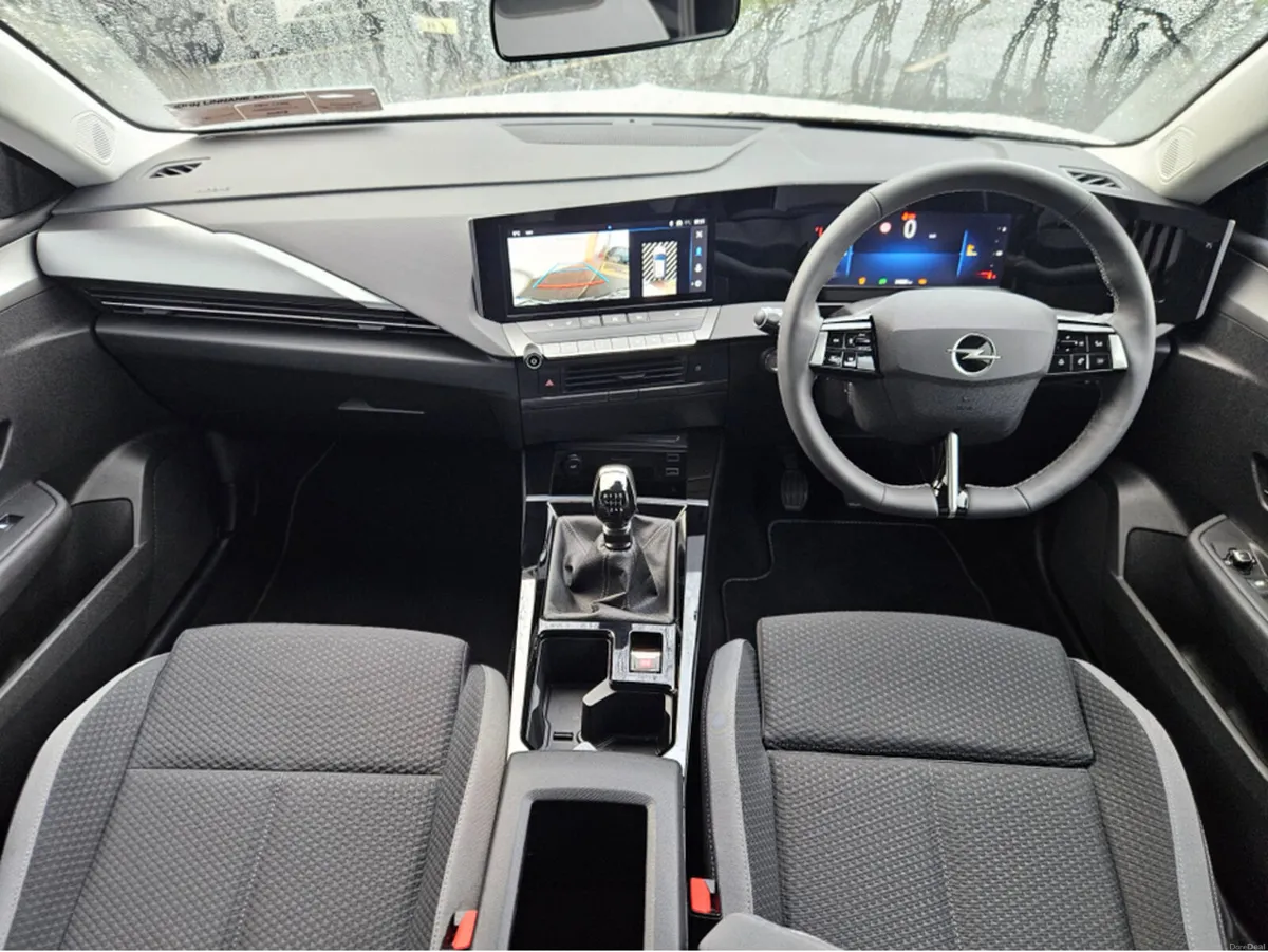 Opel Astra ELEGANCE 1.2 110PS - Image 2