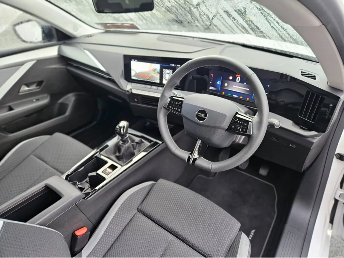 Opel Astra ELEGANCE 1.2 110PS - Image 3